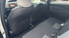 Toyota Yaris 1.33 VVT-i Design 5dr Petrol Hatchback